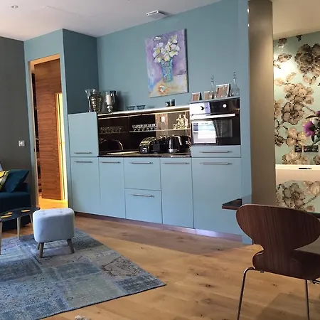 Luxury Apt. Le Marais-pompidou. 2br/2ba. A/c Apartment Paris