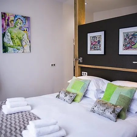 Apartment Luxury Apt. Le Marais-pompidou. 2br/2ba. A/c Paris