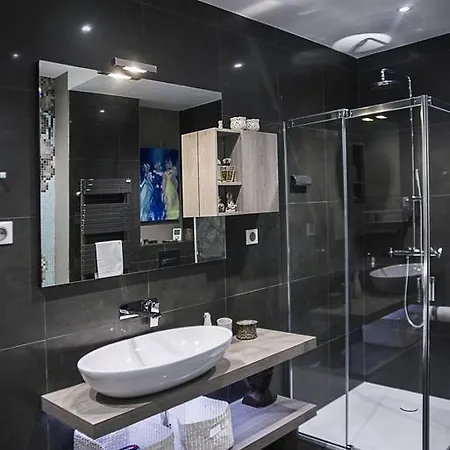Luxury Apt. Le Marais-pompidou. 2br/2ba. A/c Paris
